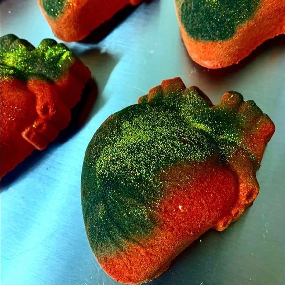 Bloody valentine bath bomb - Picture 1 of 4